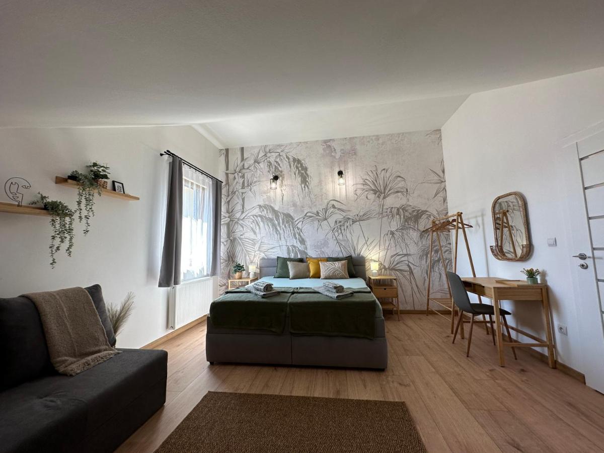 Green Apartment - City Centre - Main Square Liptovsky Mikulas Exterior foto