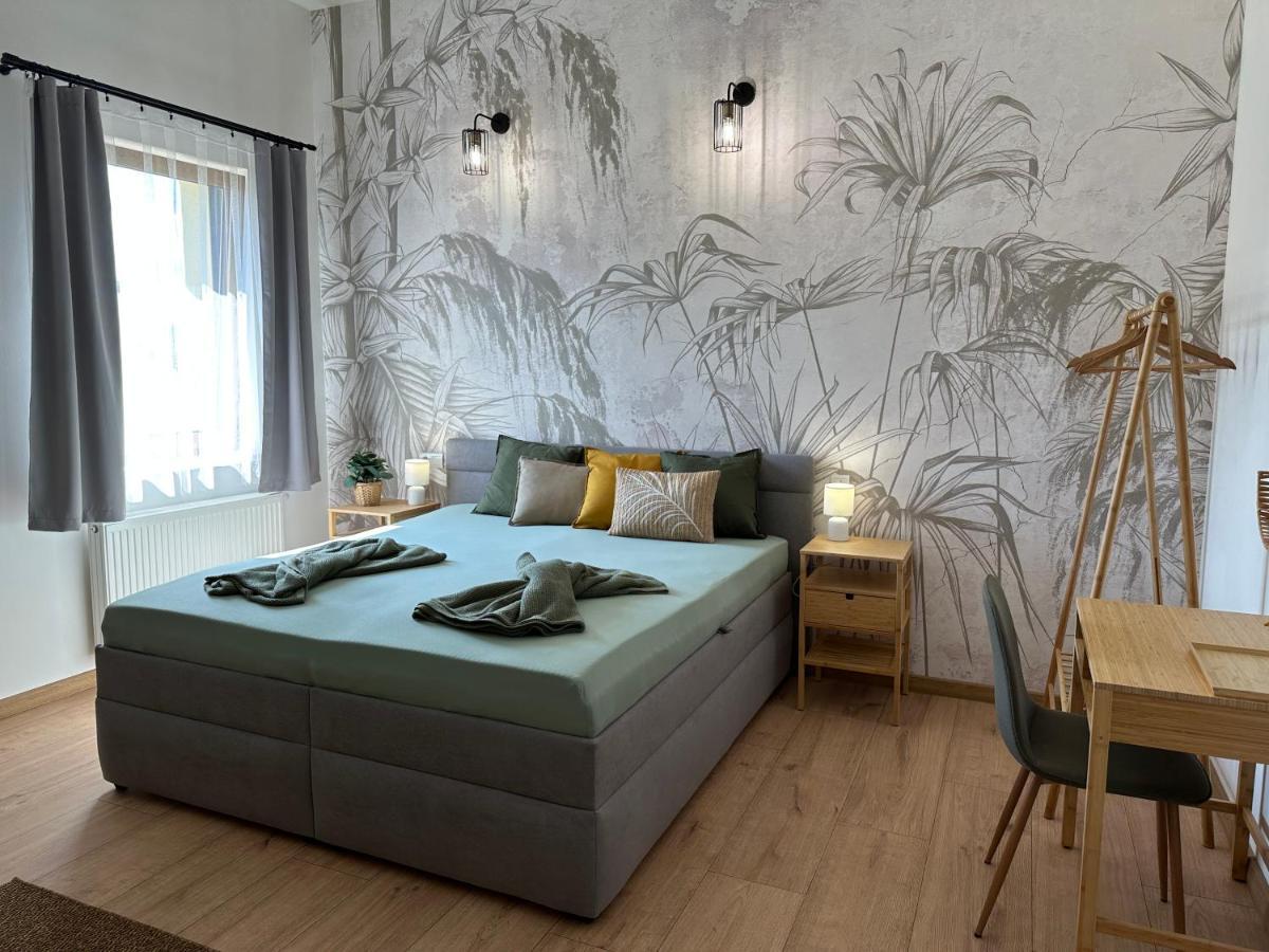 Green Apartment - City Centre - Main Square Liptovsky Mikulas Exterior foto